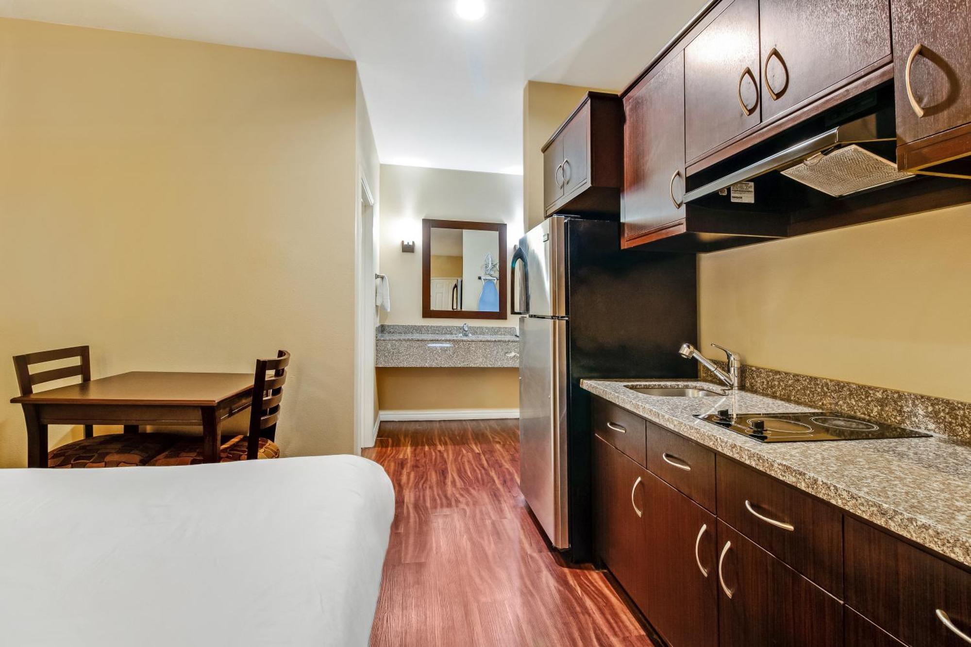 Americas Best Value - Fm 529 Houston